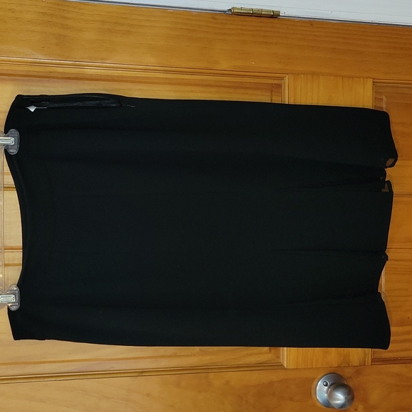 Black skirt - Picture 1 of 4